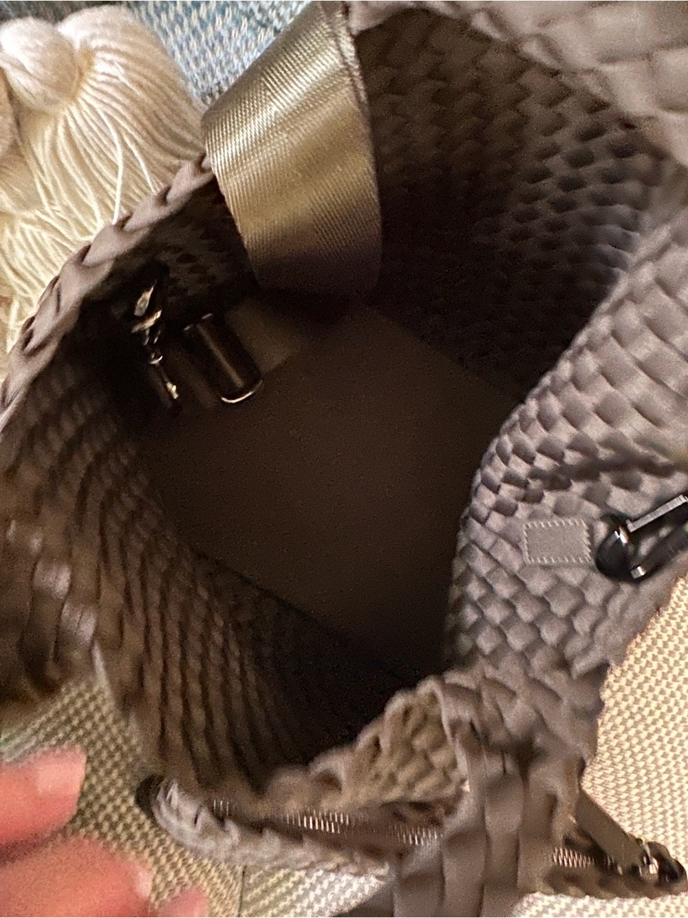 Naghedi GREEN Woven Crossbody with Detachable Pouch - Picture 4 of 4
